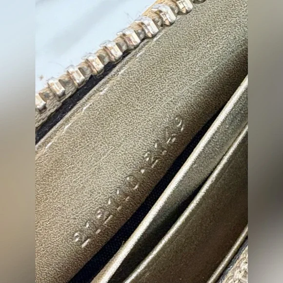 GUCCI GG Imprimé Leather Zip Around Wallet - Picture 9 of 12